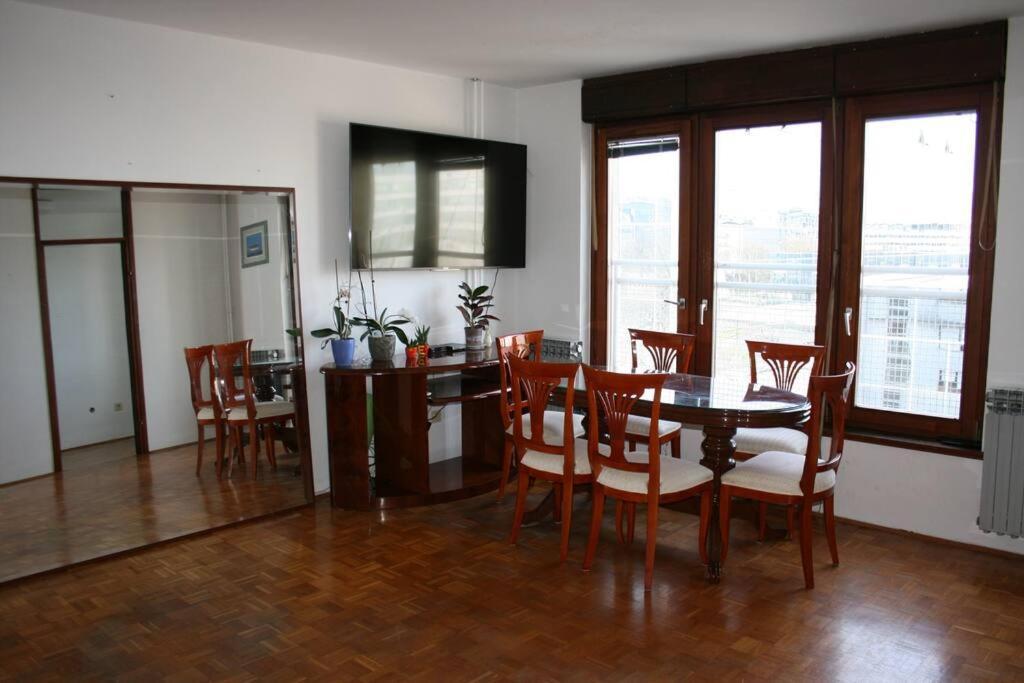 Bright Flat In The Lower Town Загреб Екстериор снимка